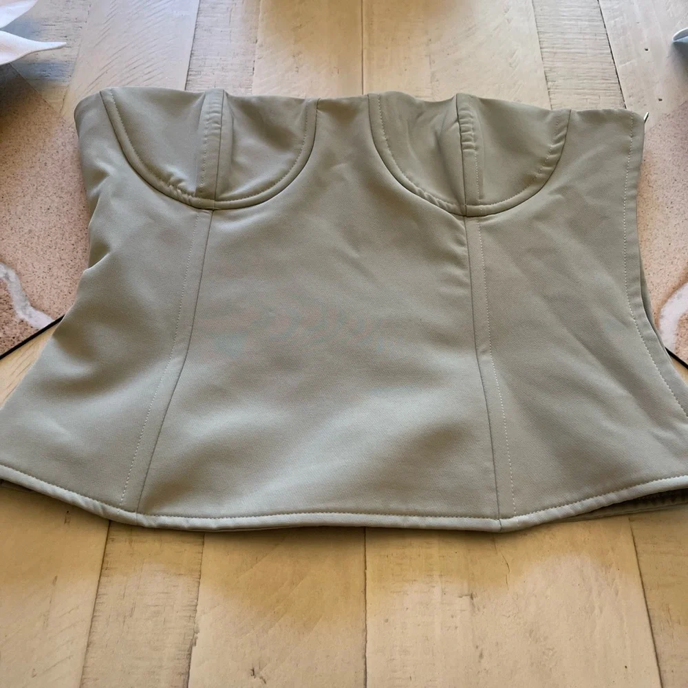 LA Hearts strapless structured tube top size Xs. Zips on the side - Picture 10 of 10